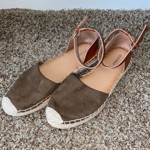 Size 8 Old Navy espadrilles